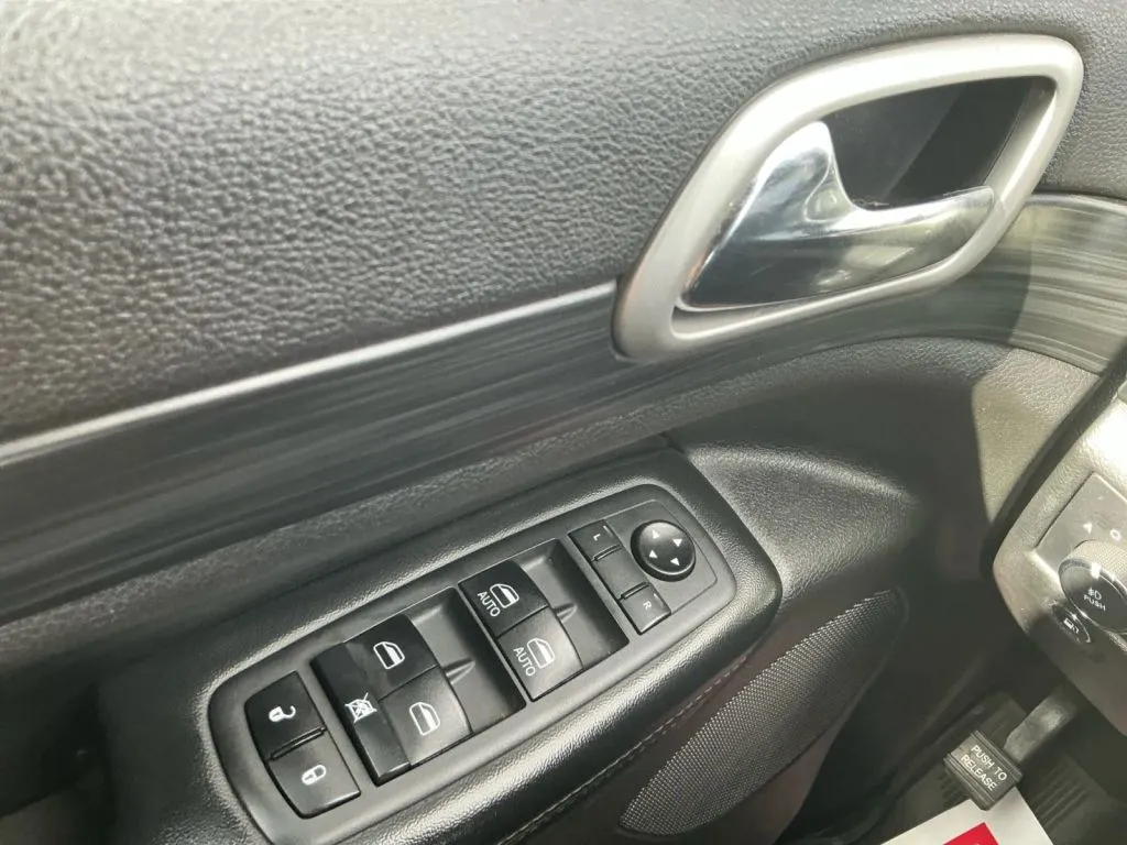 Jeep Grand Cherokee photo 11