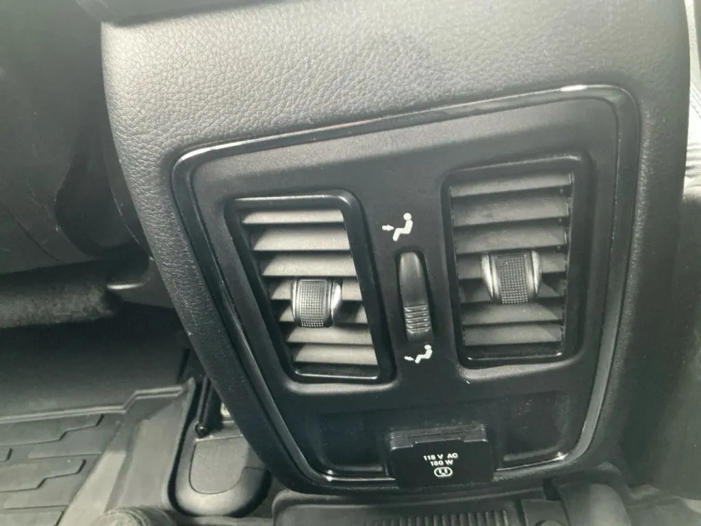 Jeep Grand Cherokee photo 17
