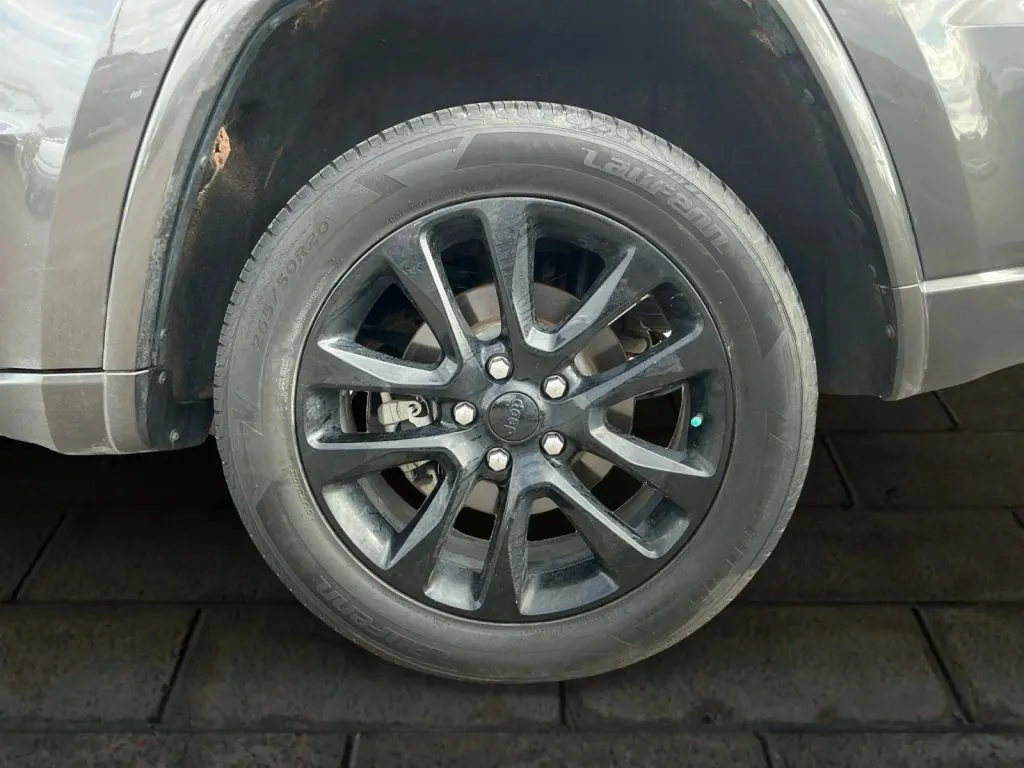 Jeep Grand Cherokee photo 18