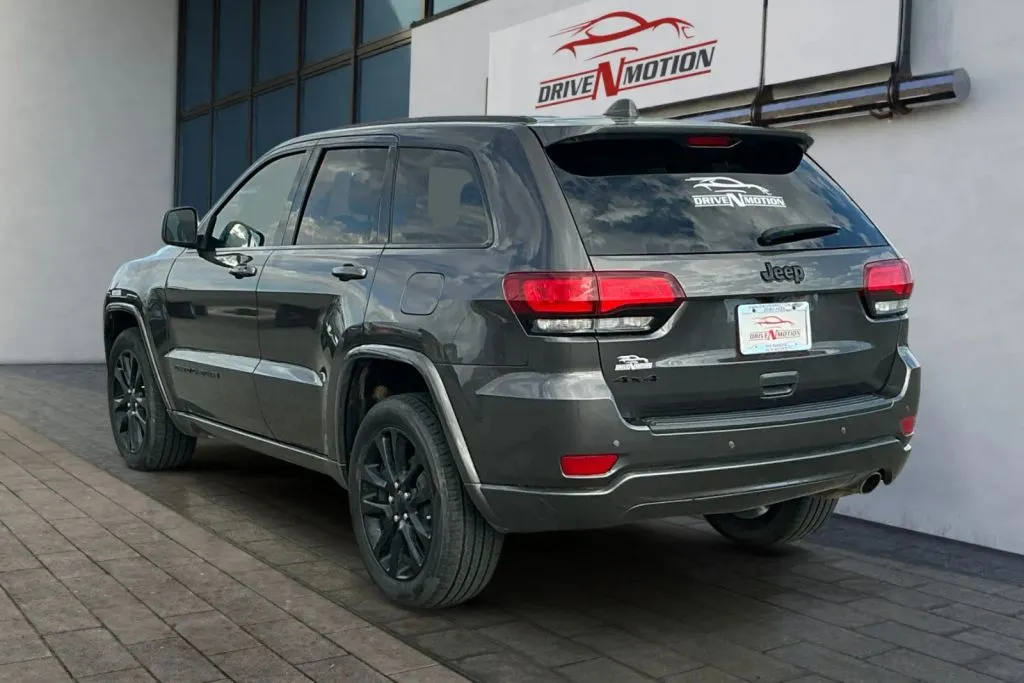 Jeep Grand Cherokee photo 6