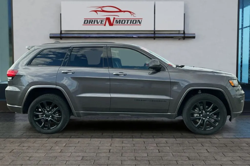 Another view of 2020 Jeep Grand Cherokee Altitude Sport Utility 4D for sale in Rio Rancho, NM at Drive N-Motion Rio Rancho