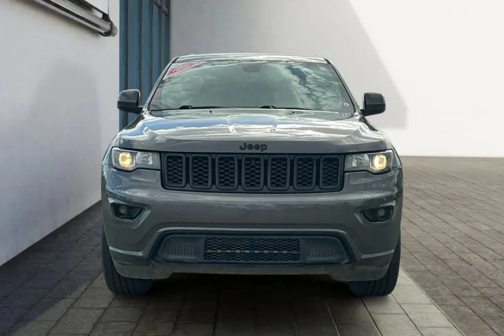 Jeep Grand Cherokee photo 8