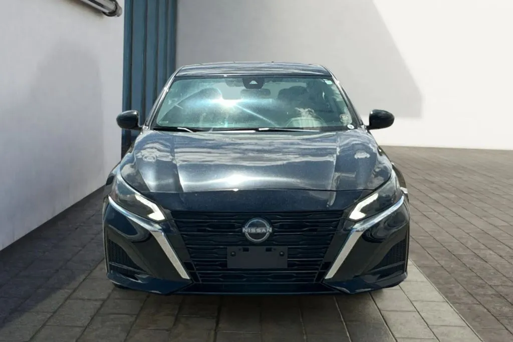 Nissan Altima photo 8