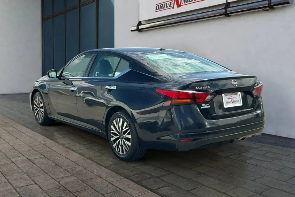 Nissan Altima photo 6
