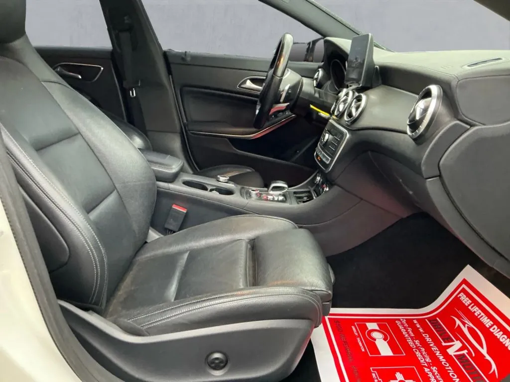 Mercedes-Benz CLA photo 18