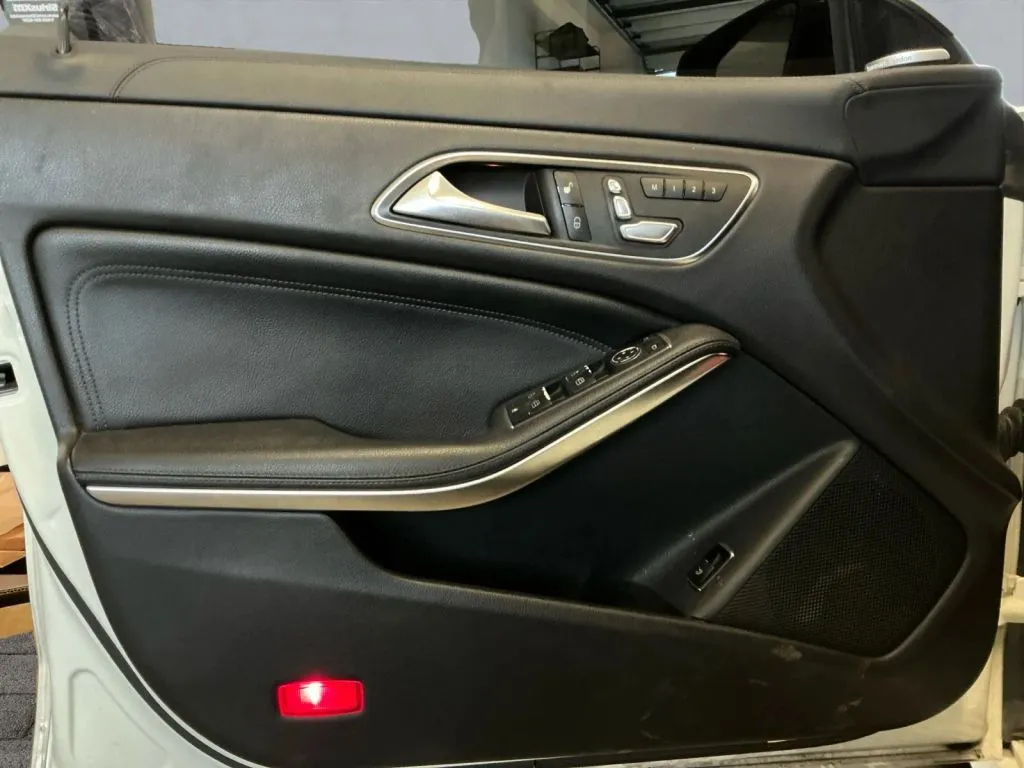 Mercedes-Benz CLA photo 10