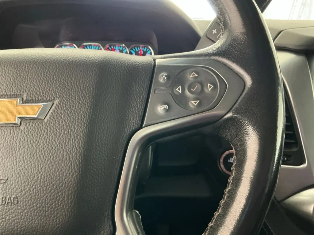 Chevrolet Suburban photo 23