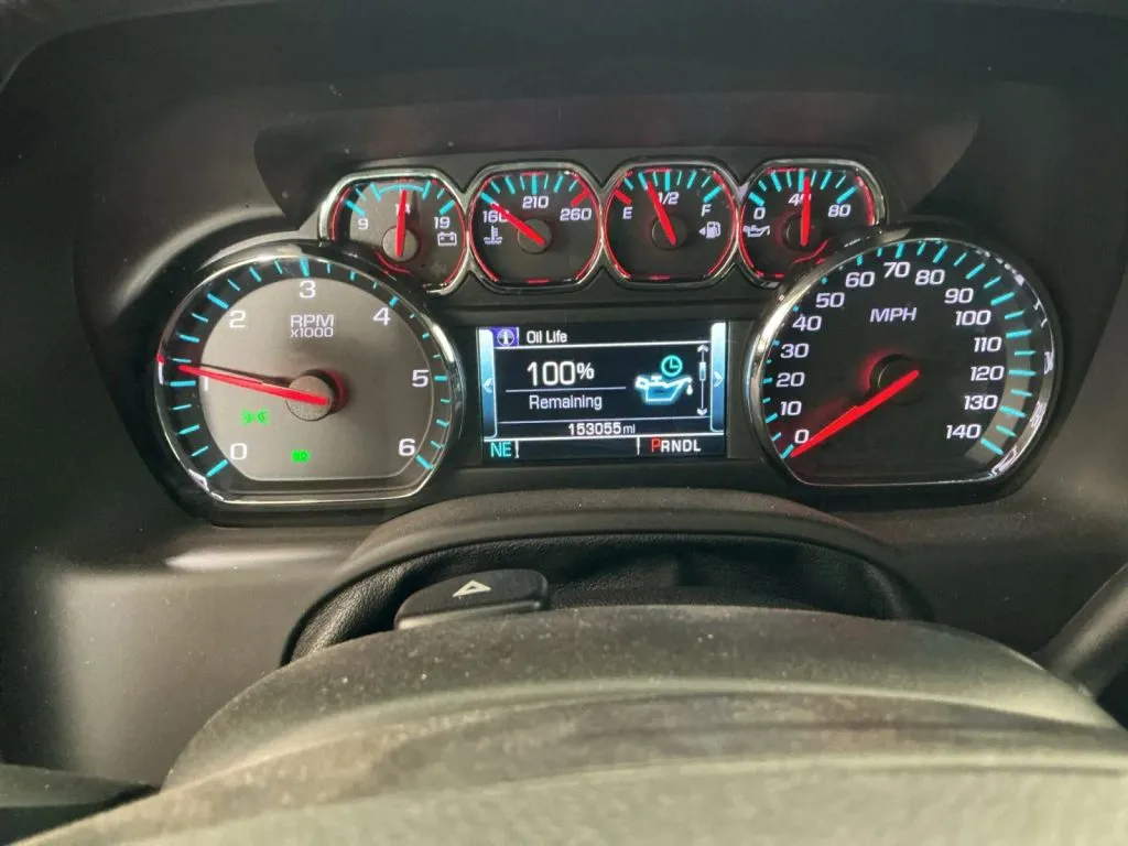 Chevrolet Suburban photo 21
