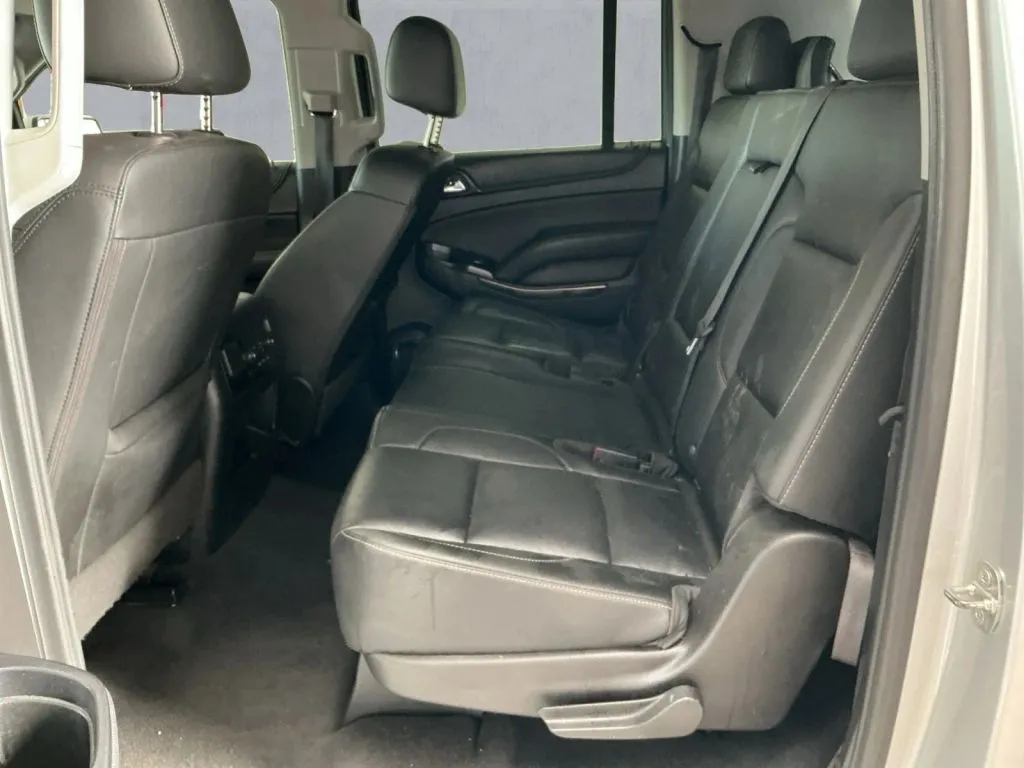 Chevrolet Suburban photo 12