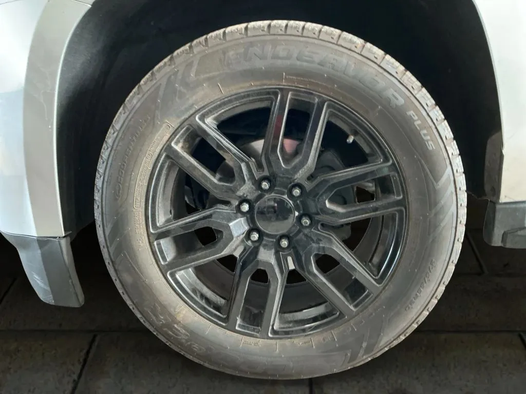 Chevrolet Suburban photo 19