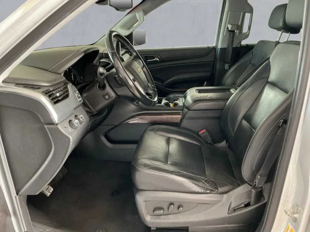 Chevrolet Suburban photo 10
