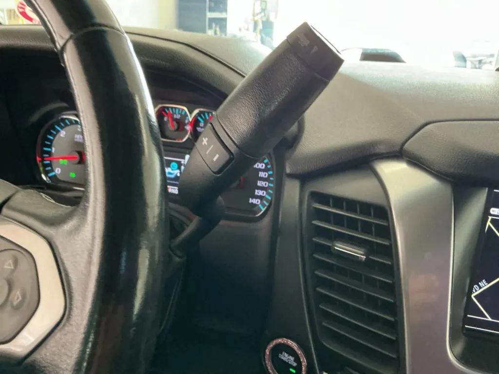 Chevrolet Suburban photo 29