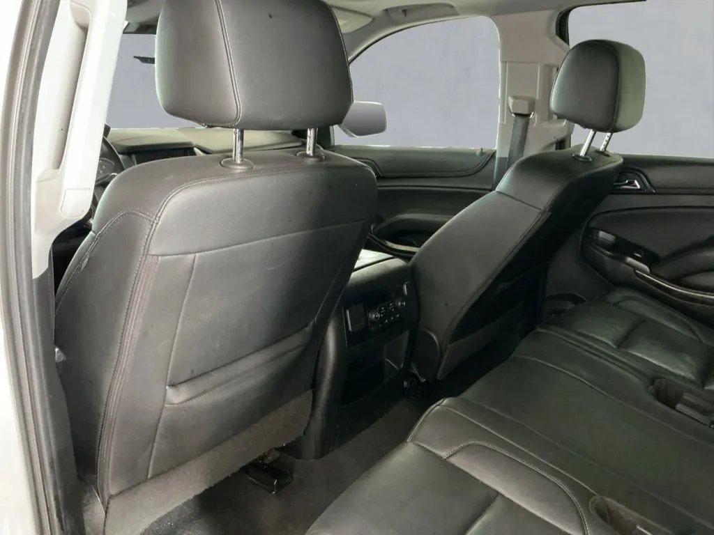 Chevrolet Suburban photo 13