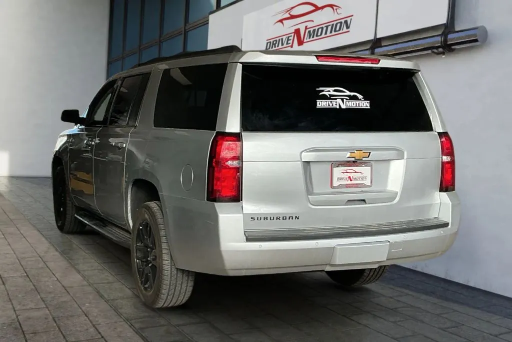 More photos of 2020 Chevrolet Suburban LT Sport Utility 4D at Drive N-Motion Rio Rancho, NM