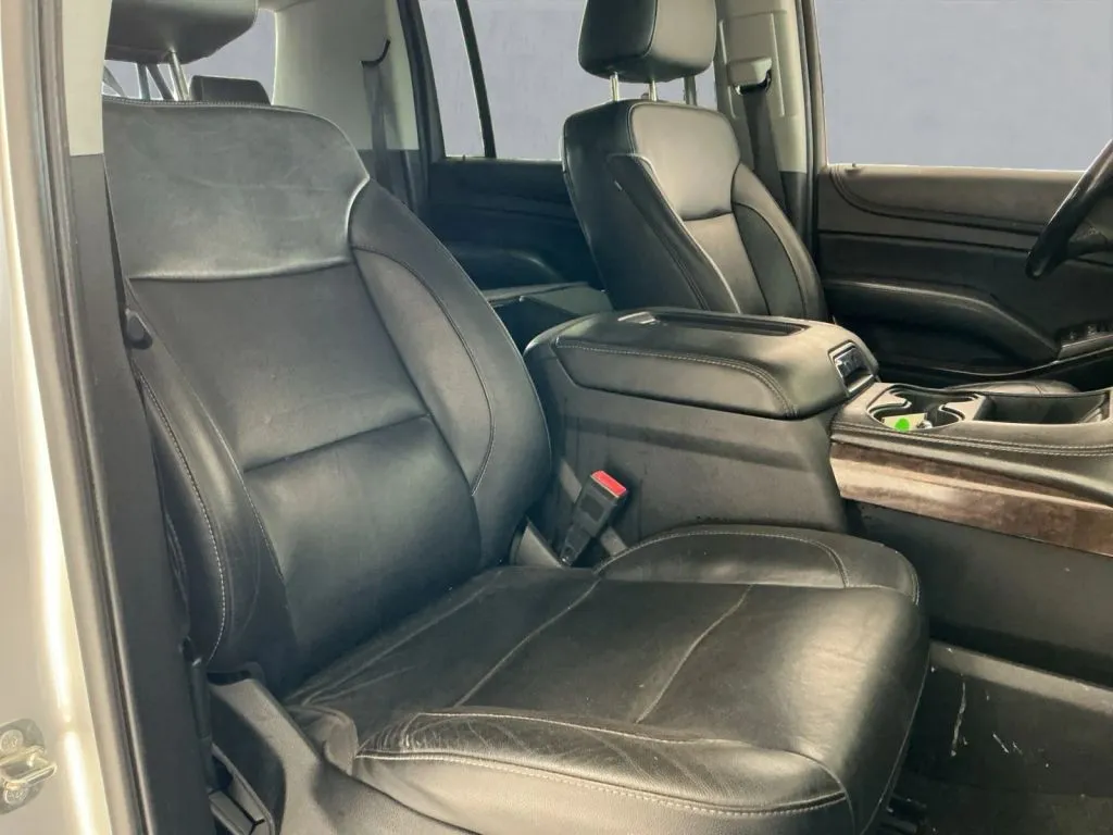 Chevrolet Suburban photo 17