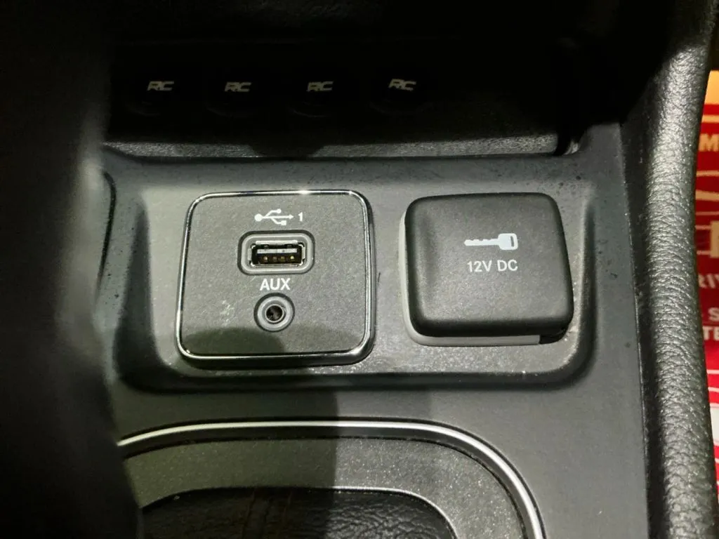 Jeep Cherokee photo 38