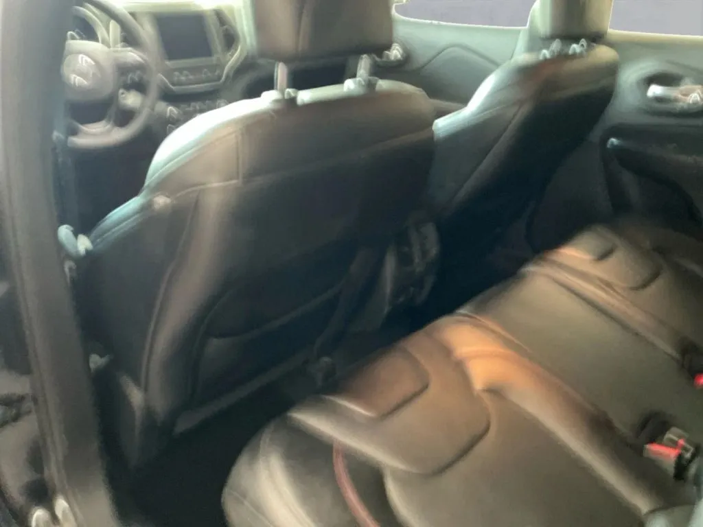 Jeep Cherokee photo 15