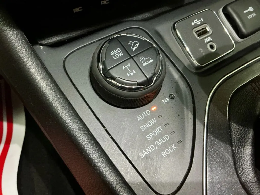 Jeep Cherokee photo 36