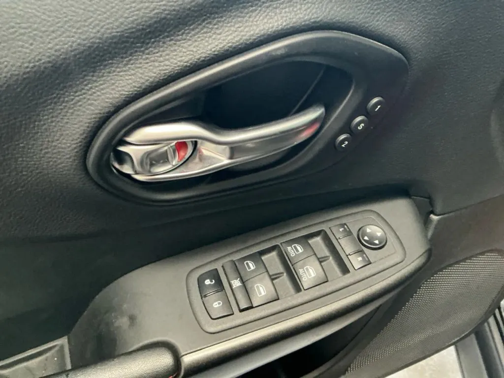Jeep Cherokee photo 11