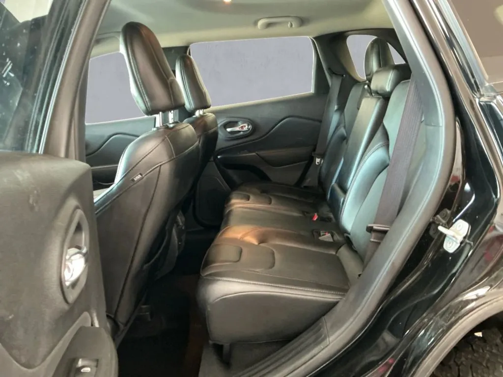 Jeep Cherokee photo 14
