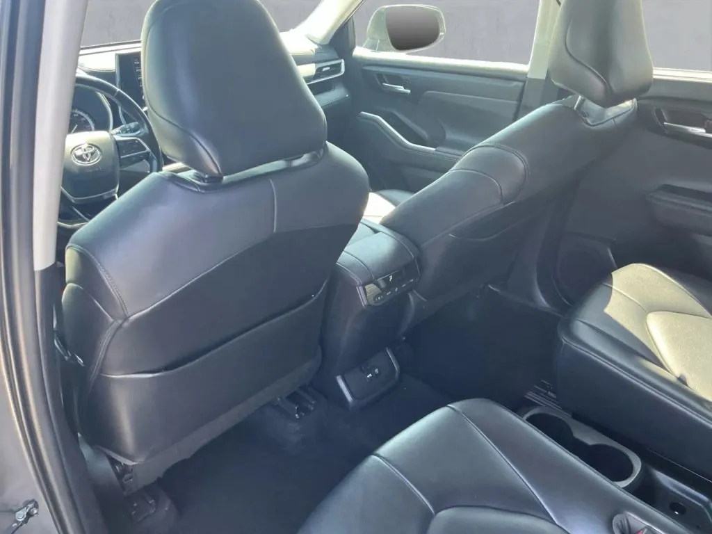 Toyota Highlander photo 14
