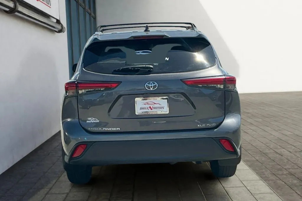 More photos of 2021 Toyota Highlander XLE Sport Utility 4D at Drive N-Motion Rio Rancho, NM