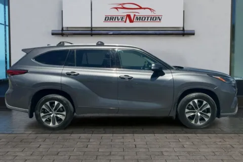 Another view of 2021 Toyota Highlander XLE Sport Utility 4D for sale in Rio Rancho, NM at Drive N-Motion Rio Rancho