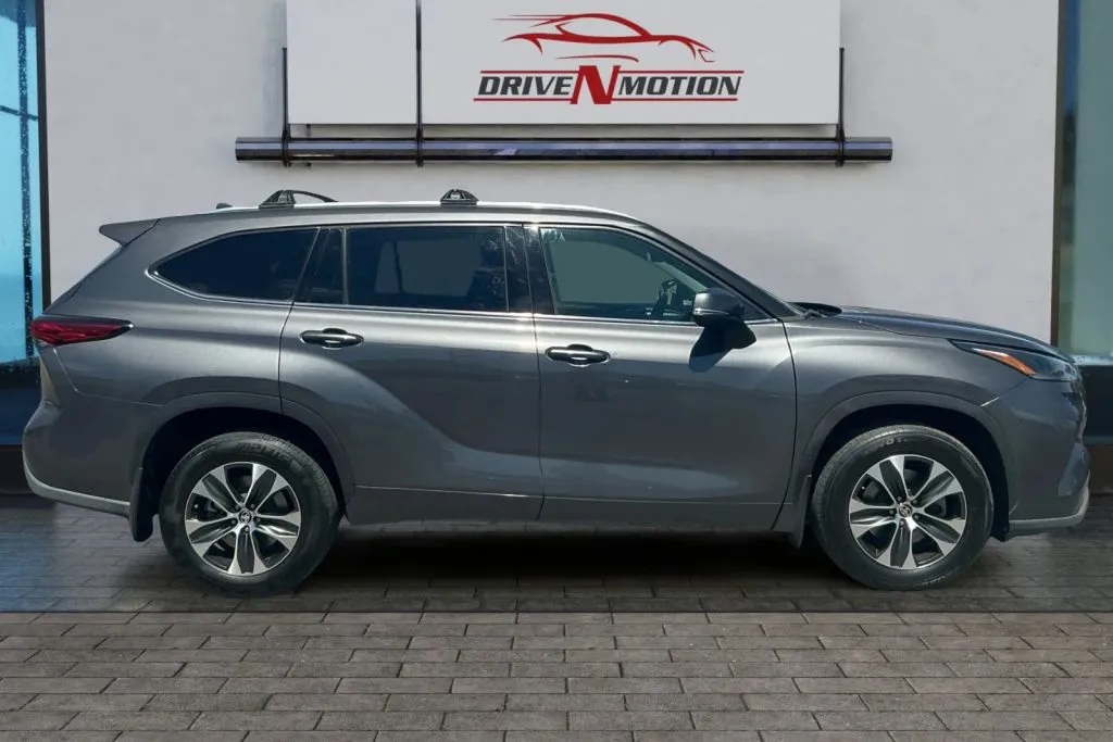 Another view of 2021 Toyota Highlander XLE Sport Utility 4D for sale in Rio Rancho, NM at Drive N-Motion Rio Rancho