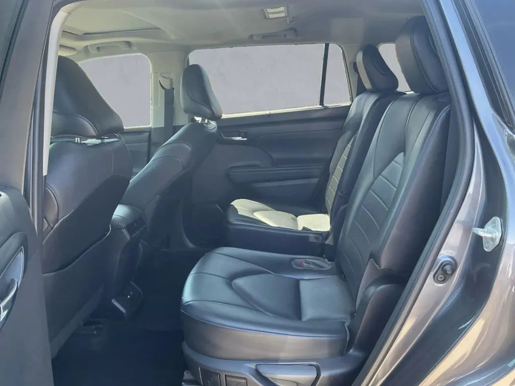 Toyota Highlander photo 13