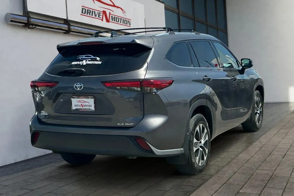 More photos of 2021 Toyota Highlander XLE Sport Utility 4D at Drive N-Motion Rio Rancho, NM
