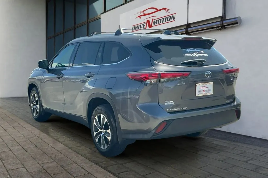 Toyota Highlander photo 6