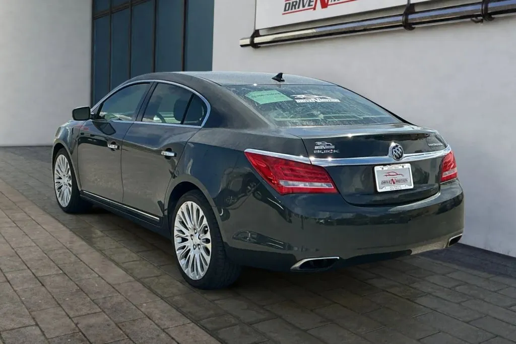 Buick LaCrosse photo 6