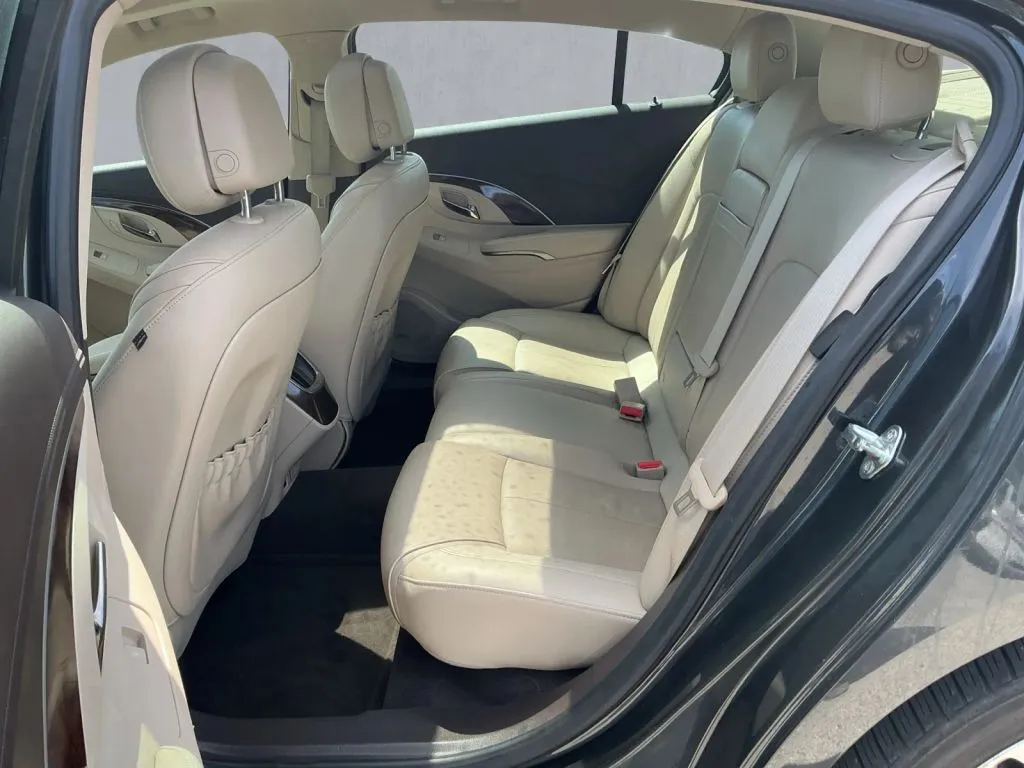 Buick LaCrosse photo 14
