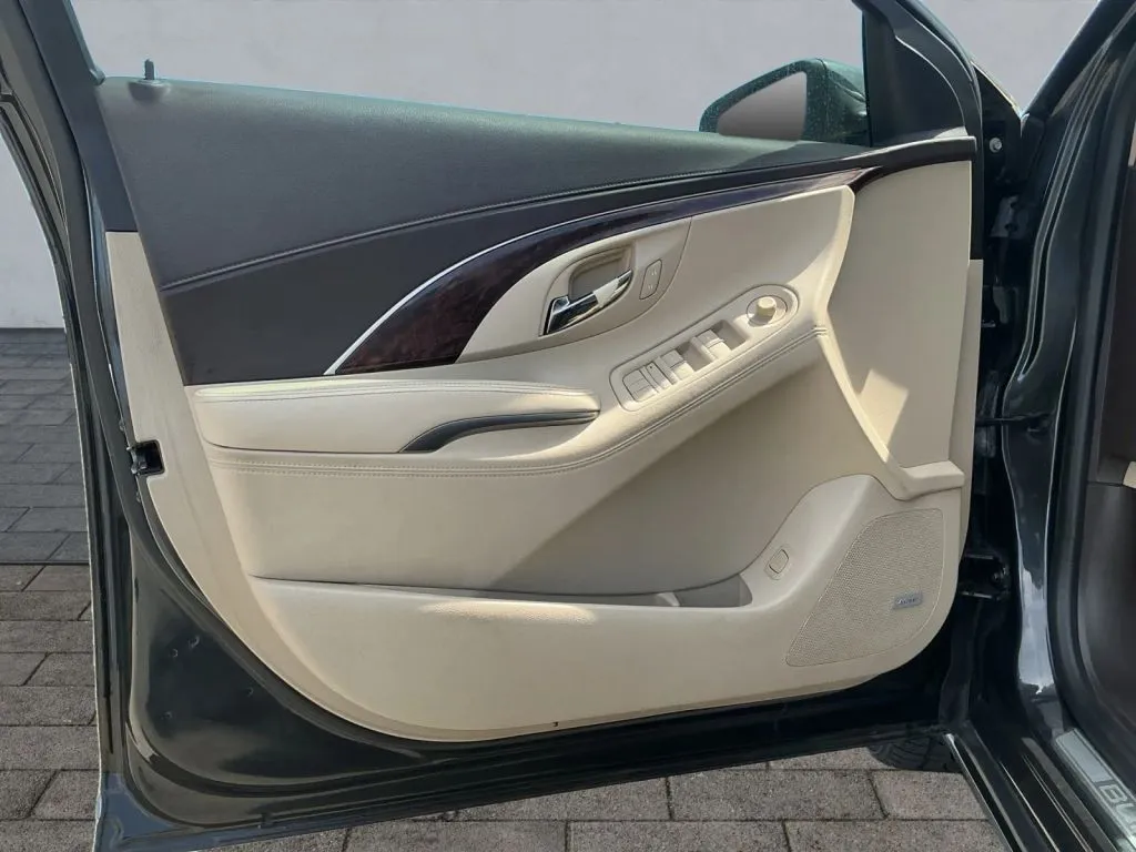 Buick LaCrosse photo 10