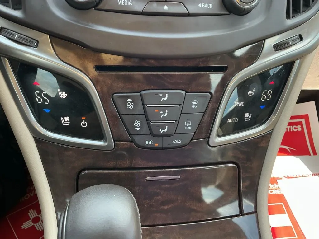 Buick LaCrosse photo 32