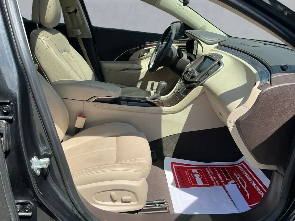 Buick LaCrosse photo 20