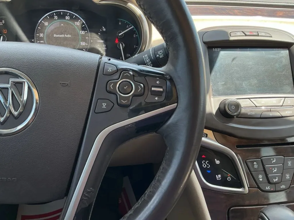 Buick LaCrosse photo 28