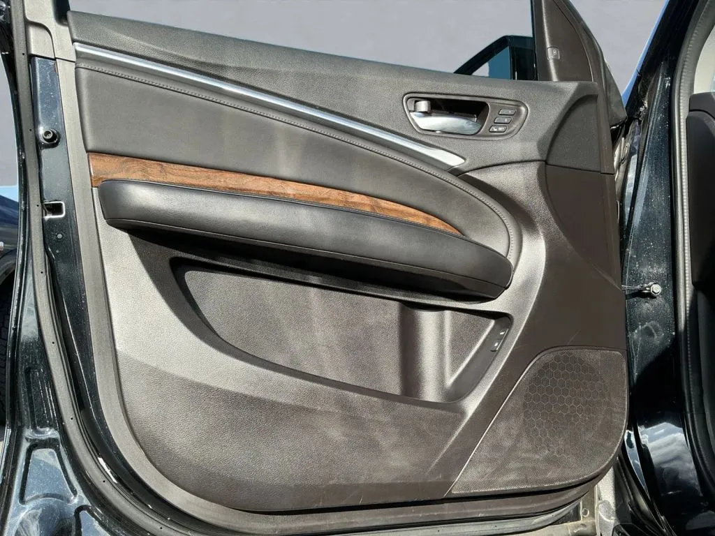 Acura MDX photo 10