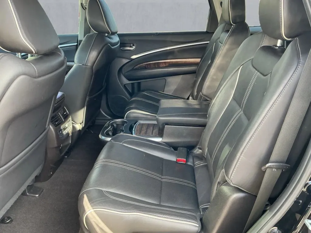 Acura MDX photo 14