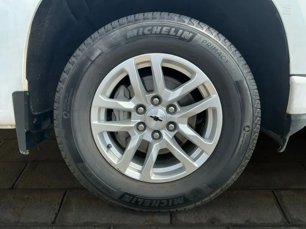 Chevrolet Silverado photo 21