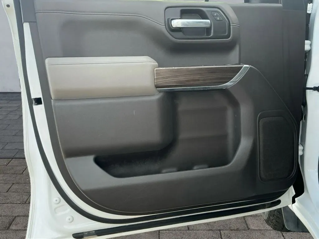 Chevrolet Silverado photo 8