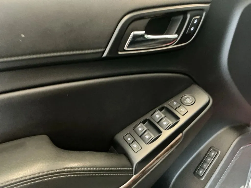 Chevrolet Tahoe photo 9