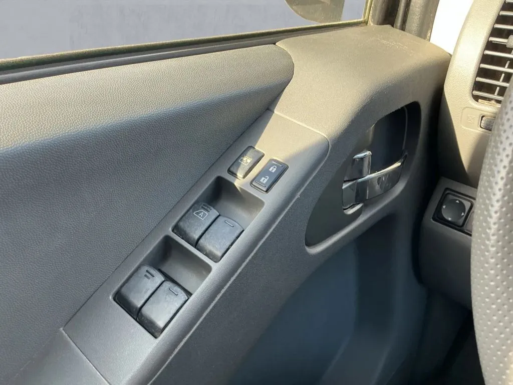 Nissan Frontier photo 11