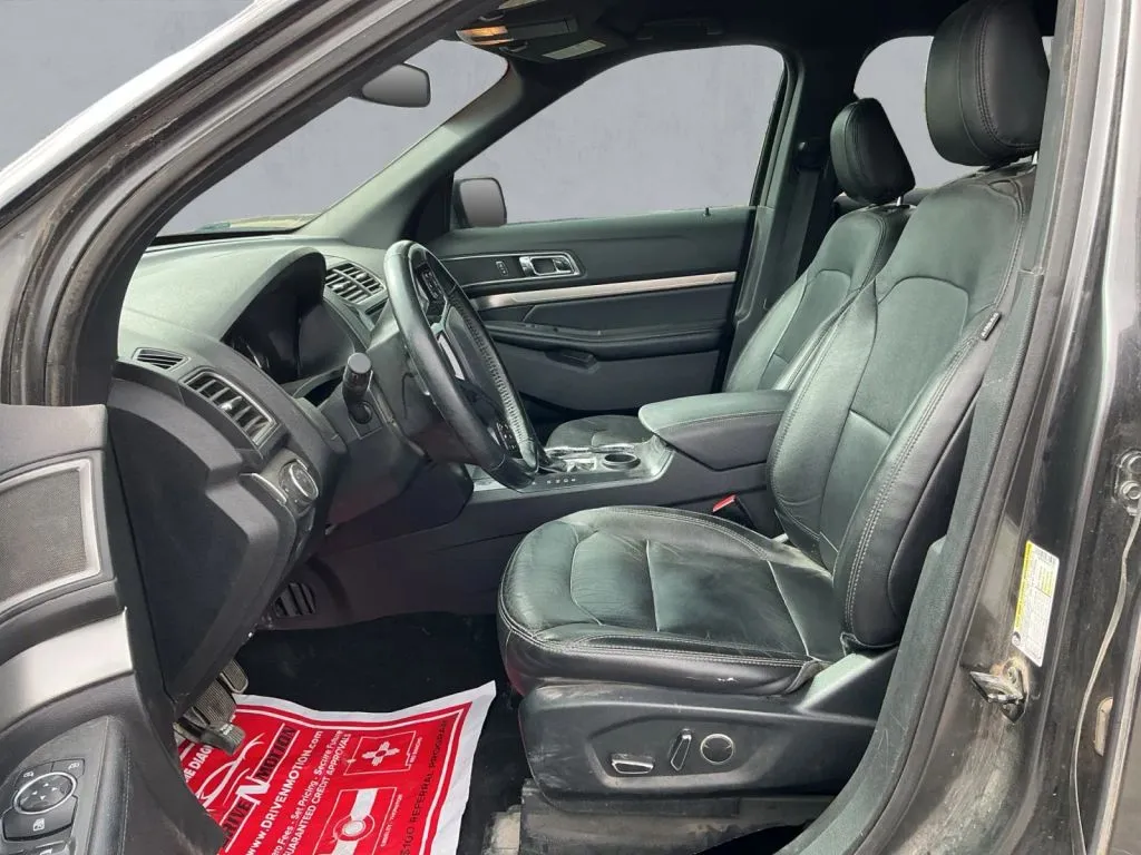 Ford Explorer photo 13