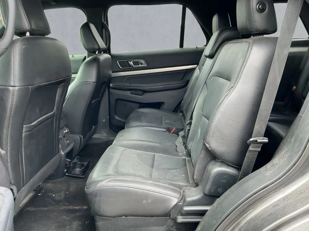 Ford Explorer photo 15