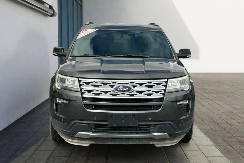 Ford Explorer photo 8