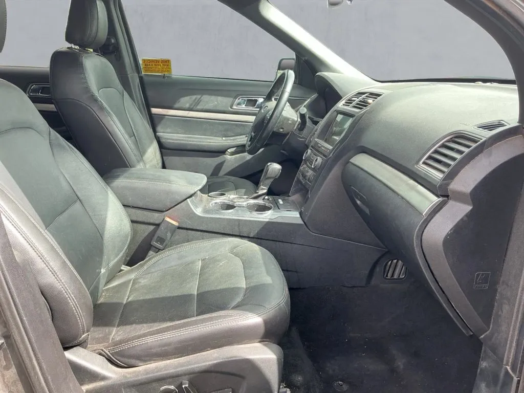 Ford Explorer photo 22