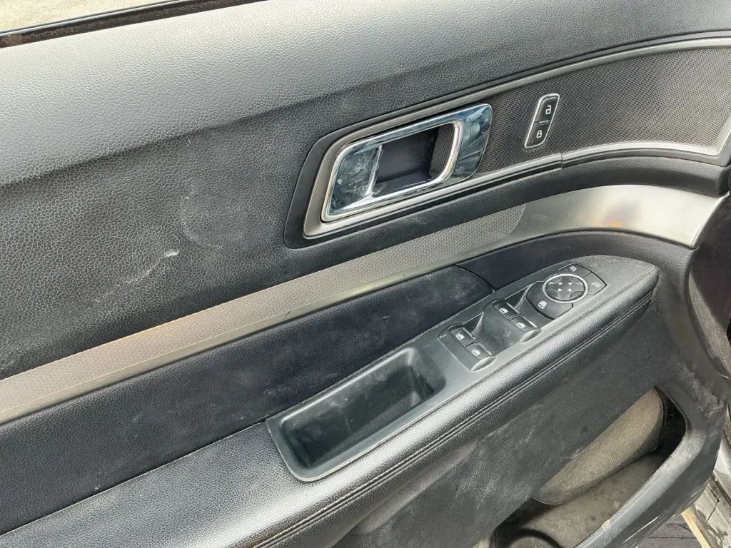 Ford Explorer photo 12