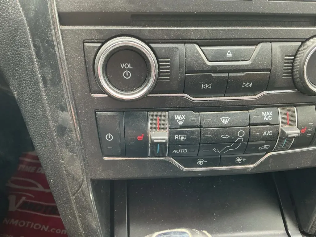 Ford Explorer photo 31