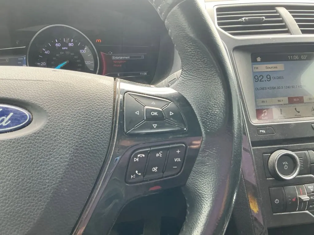 Ford Explorer photo 27